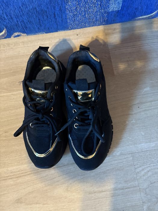 Buty sportowe damskie