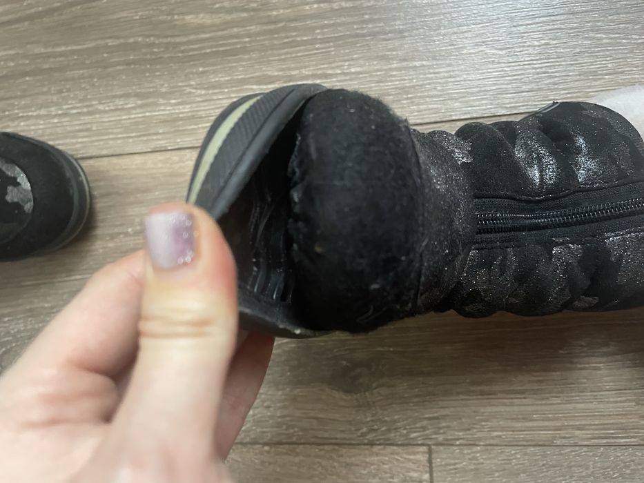 Віддам безкоштовно зимові сапожки 27-28 розмір