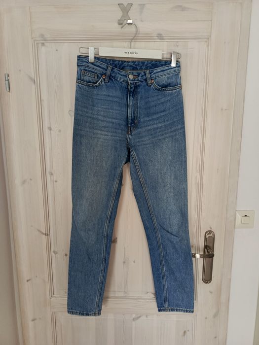 Jeansowe dżinsowe spodnie mom fit niebieskie Monki 36 S