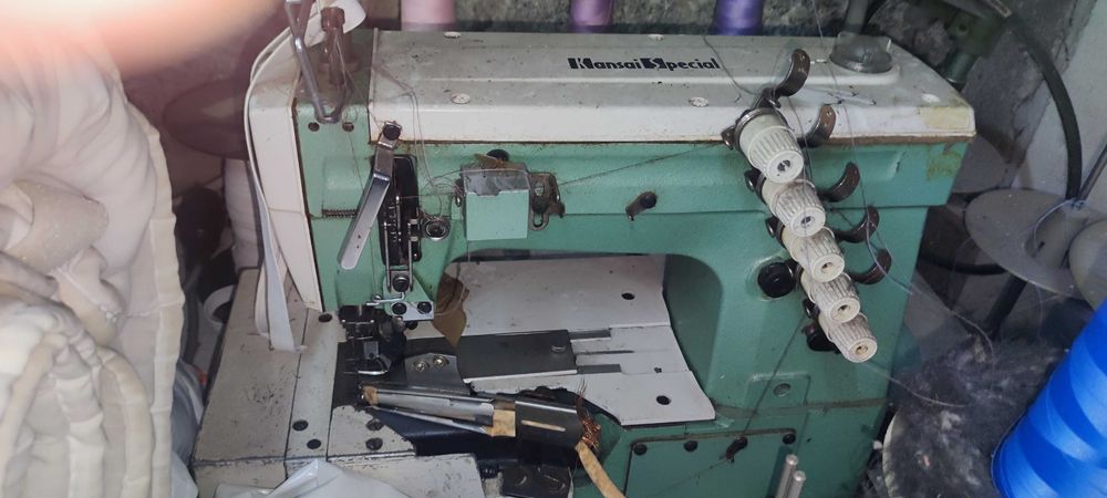 Maquina  KANSAI meter colarete monofasica