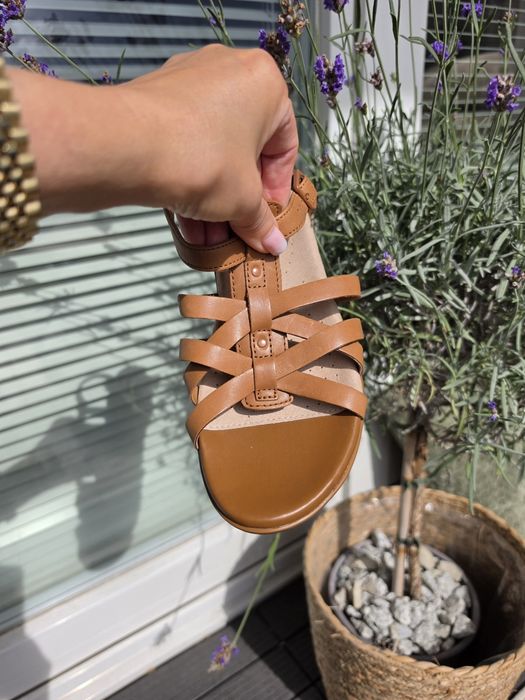 Clarks skóra naturalna 38