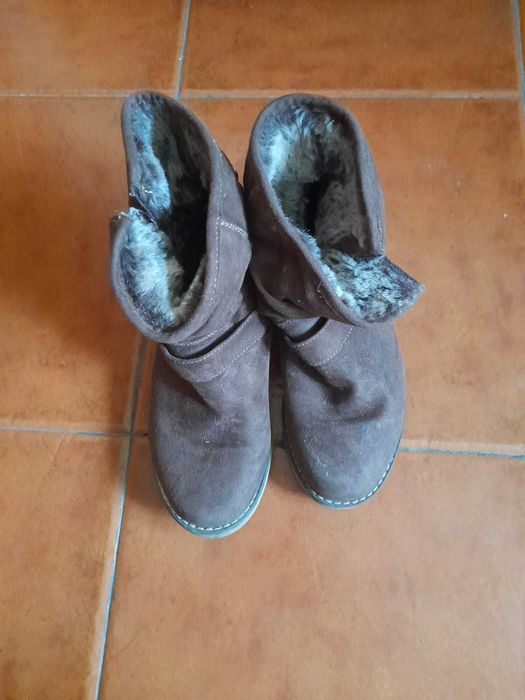 Botas castanhas com pêlo