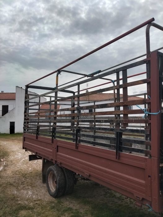 Vendo grade para carrinha de caixa aberta