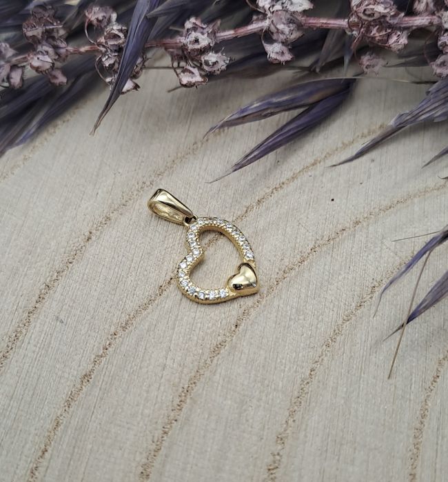 Złota zawieszka / serce z cyrkoniami/ złoto 585 / 14 K