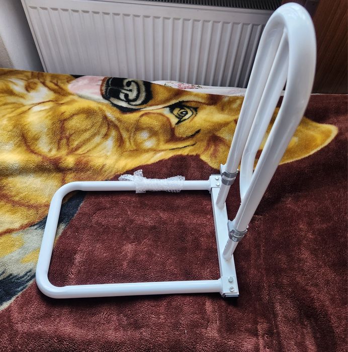 Uchwyt do łóżka dla seniora lub osoby potrzebującej podparcia