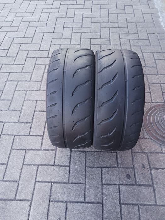 Vendo pneus semi-novos 233/35/19 Toyo