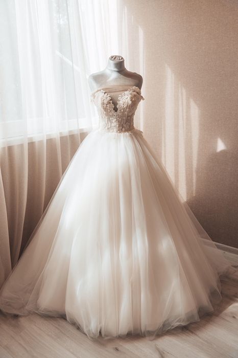 Весільна сукня