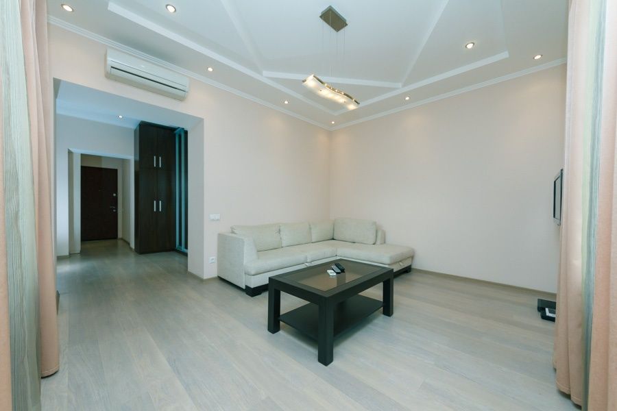 Подобово 2к апартаменти, Хрещатик, 17. м. Хрещатик