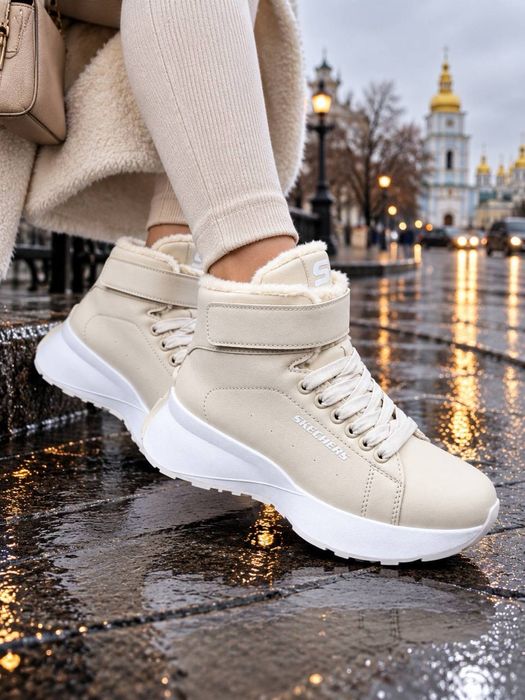Skechers Кожаные женские кросоаки на зиму Зимние красовки Скечерс молочные Стильные женские ботинки с  мехом Натуральная кожа и мех