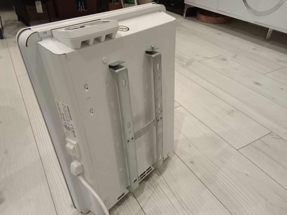 Profesjonalny grzejnik naścienny Stiebel Eltron CNS 50 TREND 500W