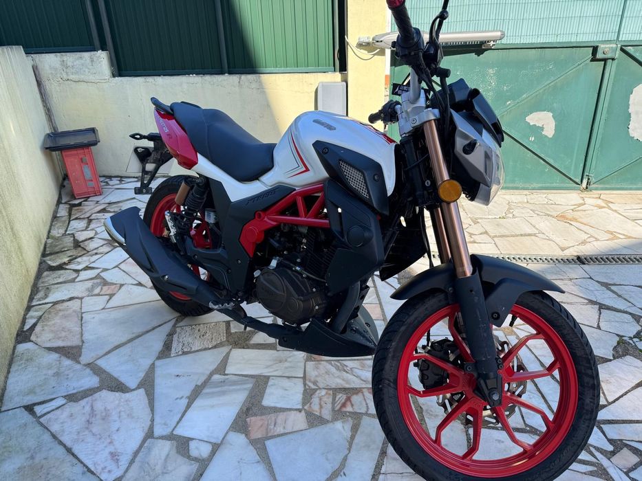 UM   XTREET  125