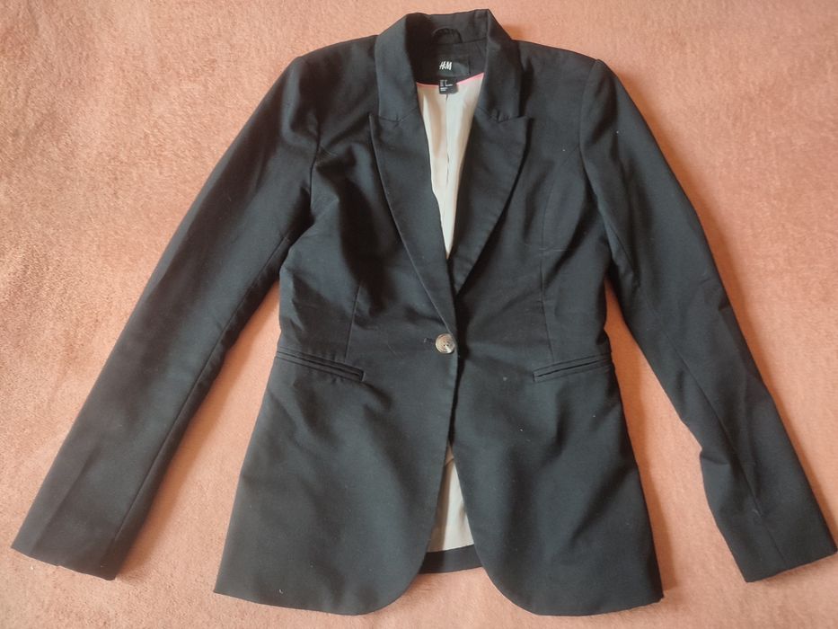 Czarny żakiet H&M r. 34
Długość rękawa