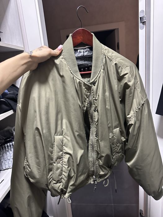 Продам бомбер бомпер куртка осеняя