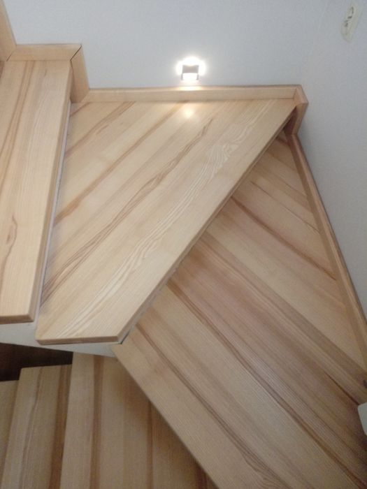 Stopnie dębowe jesion