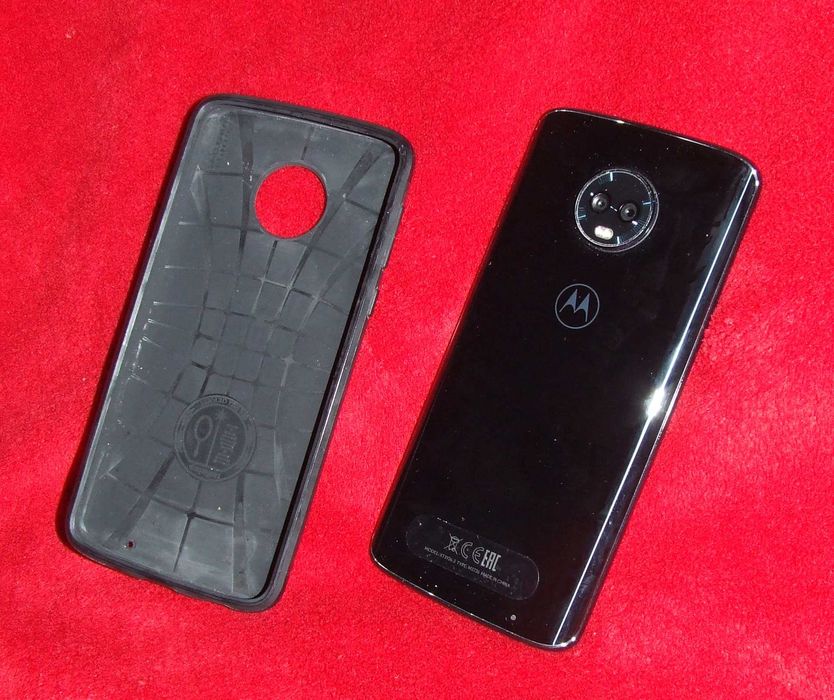 Motorola G6 Plus dual sim deep indygo 4 / 64GB + etui i pudełko
