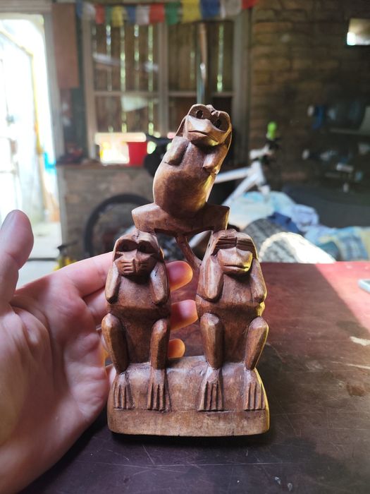 Статуетка обезьяны высота 20 см