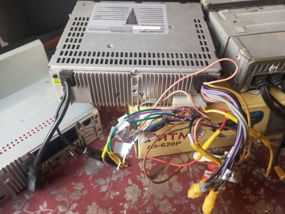 Продам магнитолы акустику недорого