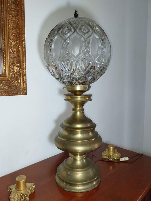 Grande candeeiro antigo de mesa