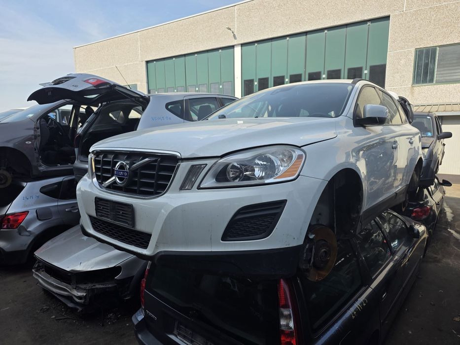 VOLVO XC60 I 614-46 DIESEL MASKA ZDERZAK BLOTNIKI LAMPY CHLODNICE PAS PRZOD KOMPLETNY