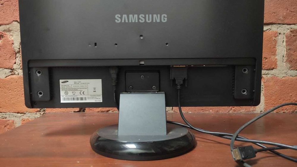 Монитор 22" TFT TN, Samsung, 1680x1050 (16:10), 5мс, LS22MEVSFV/EDC