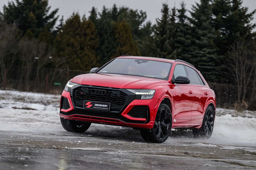 AUDI RSQ8 600KM HAK Wynajem Wypożyczalnia Samochodów Lotnisko Hotel