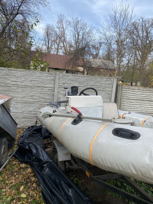 Продається човен з мотором