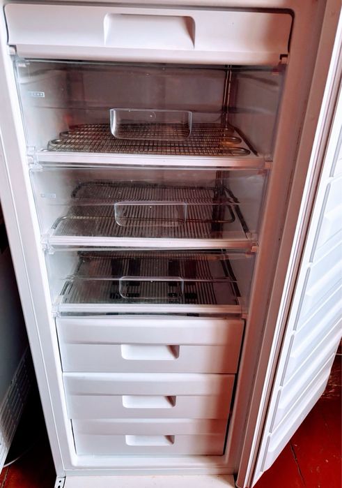 Продам морозильну камеру SNAIGE під запчастини або відновлення