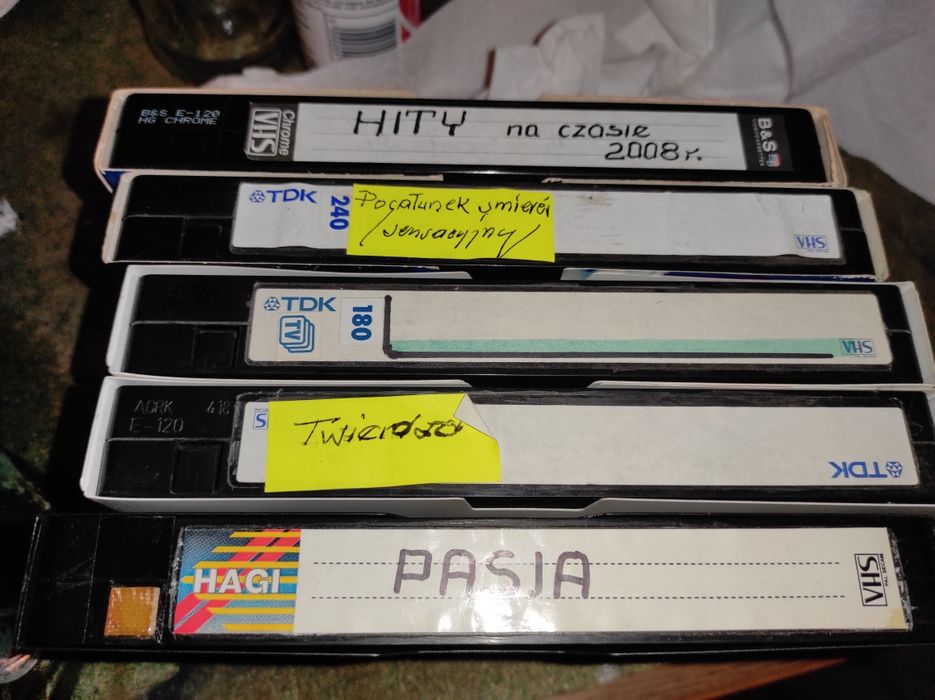 22 Taśmy video VHS