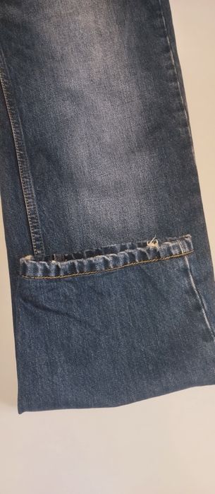 Джинси з потертостями