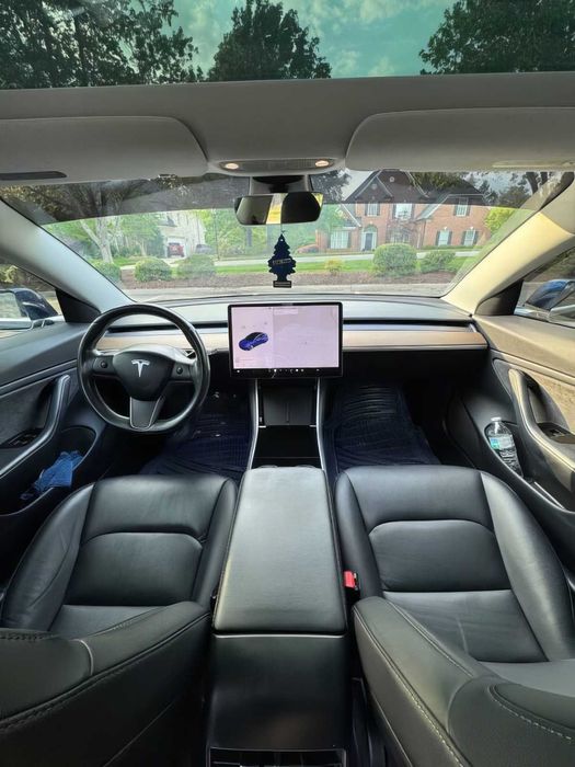 Tesla Model 3 Long Range      2018