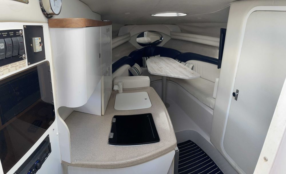 Jacht motorowodny motorówka Four Winns 268 kabinowa przyczepa toaleta