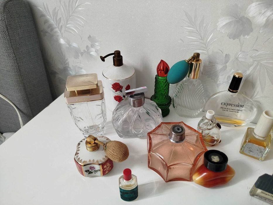 Kolekcja różnych perfum
