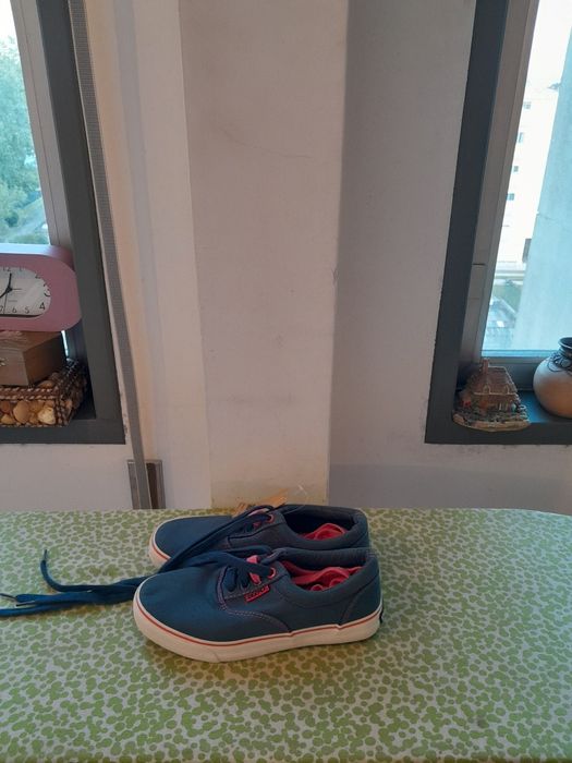 Vendo Sapatilhas de Senhora DEEPLY muito bonitas novas