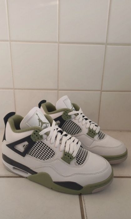 Jordan4 41 verdes e brancos
