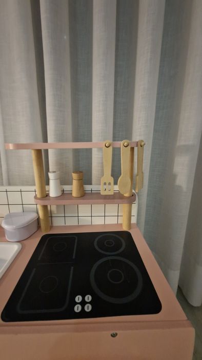 Cozinha de madeira rosa