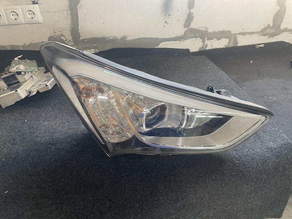 Фара правая Hyundai Santa Fe 3