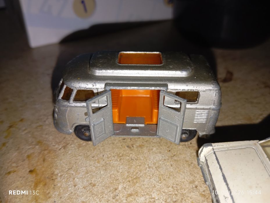 2 carros match box anos 60