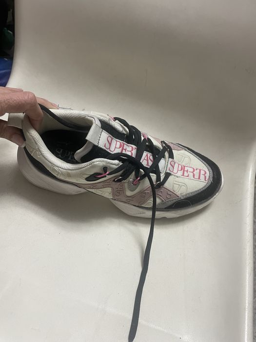 Calcado usado de senhora