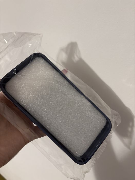 etui swarovski granatowe na iphone 17 pro