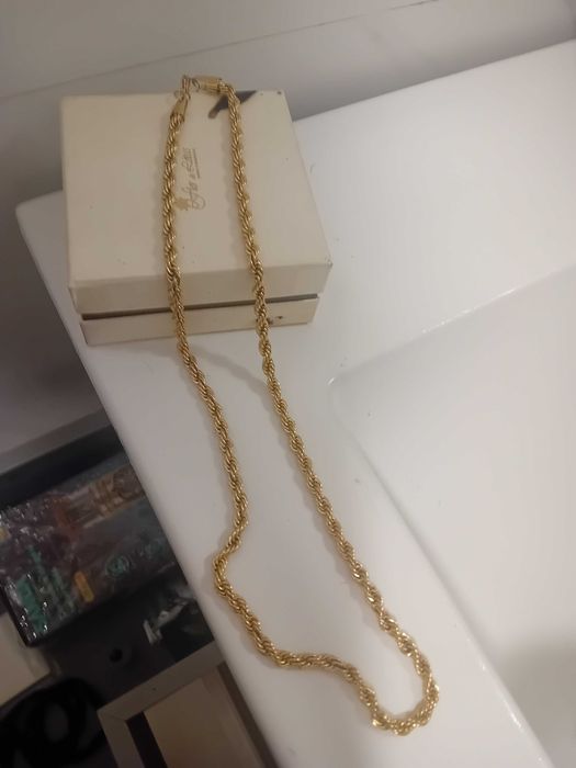 Colar em aço dourado homem