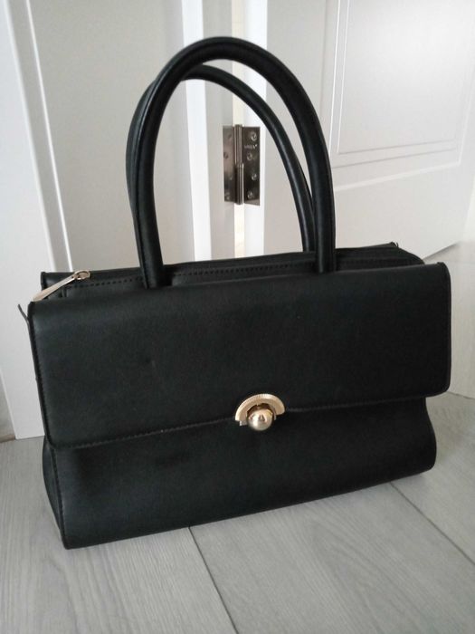 Практично нова  класична сумка.