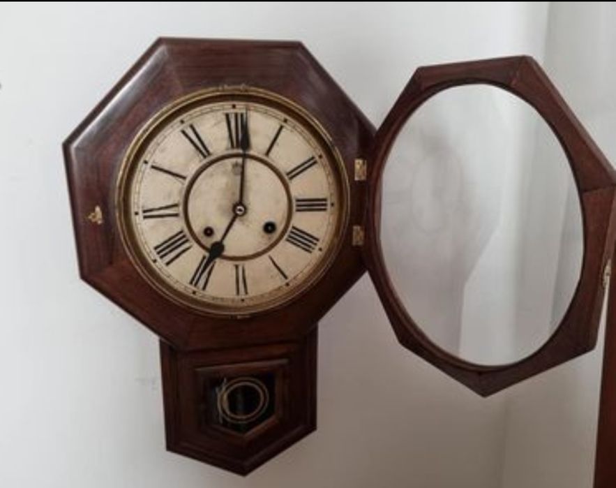 Relógio de parede centenário