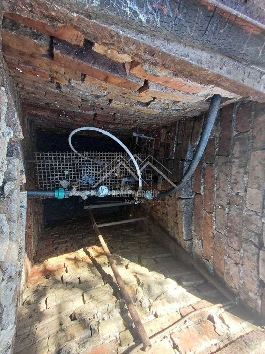 Продаж будинку в Ц-м районі з меблями .