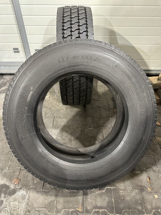 295/60 r22.5 Yokohama TY517e