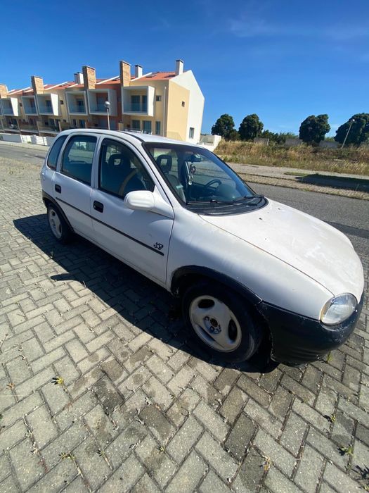 Opel Corsa B versão Joy 1.2 gasolina 08/1995