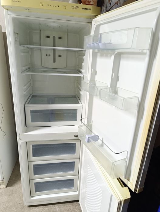 Продам холодильники терміново