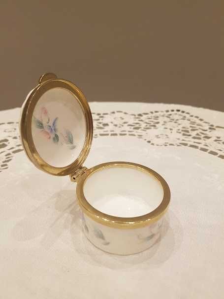 Puzderko (szkatułka), porcelana kostna Aynsley England.