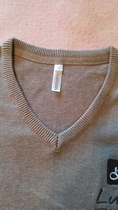 Colete de malha sem mangas com decote em V