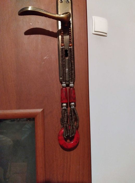 Wisiorek damski z koralików