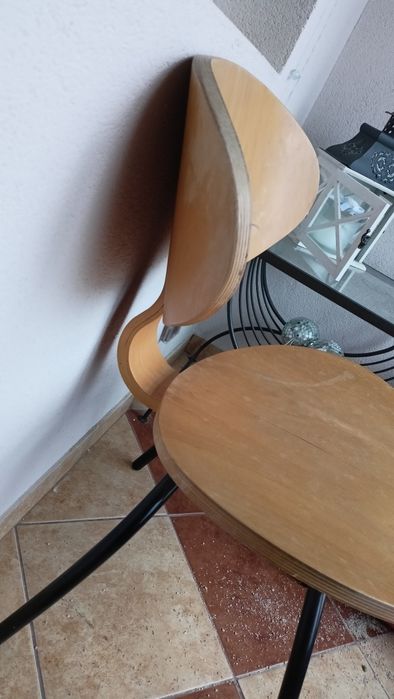 Krzesło retro jasne.